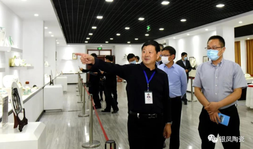 中国人民银行济南分行金融研究处处长郑录军带队来立即博陶瓷调研督